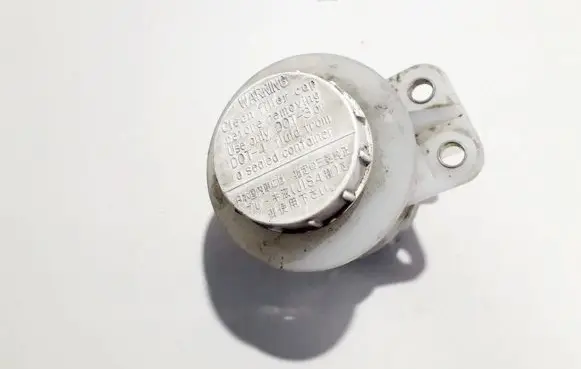 Mitsubishi Space Wagon Power steering fluid tank/reservoir