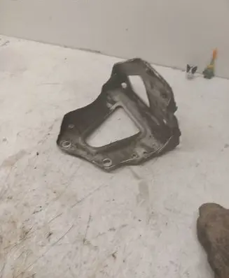 Audi A6 S6 C6 4F Fender mounting bracket 4F0821136A
