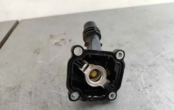 Volvo XC60 Thermostat housing 32263962 32257851 32441375