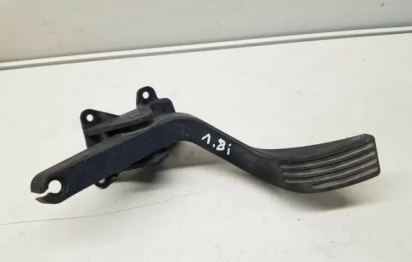 Ford Focus Accelerator throttle pedal 98AB9P732AE