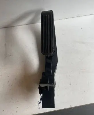 Mercedes-Benz E W211 Accelerator throttle pedal A2113010001