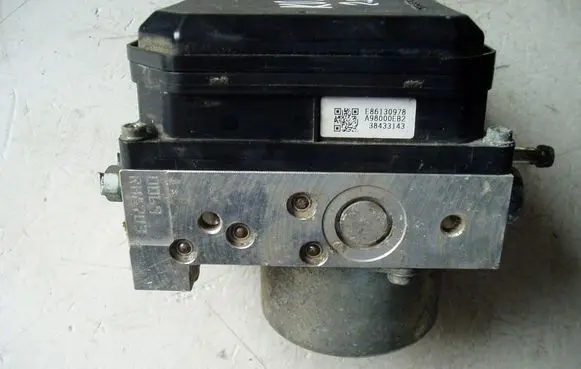 Renault Koleos I ABS Pump A98000EB2 TD8405