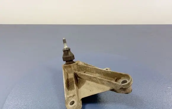 Dacia Logan I Gearbox mounting bracket 8200457080