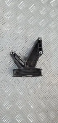 KIA Sorento Engine mount bracket