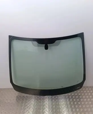Renault Captur Front windscreen/windshield window 