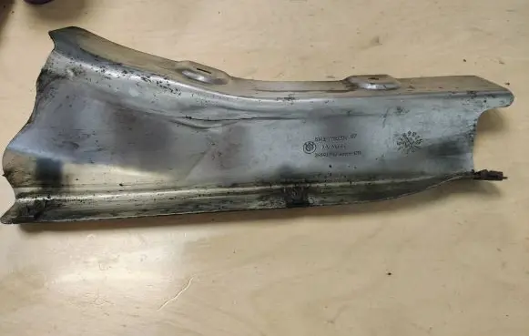 BMW 5 F10 F11 Heat shield in engine bay 5148718520407 51487185204 7185204
