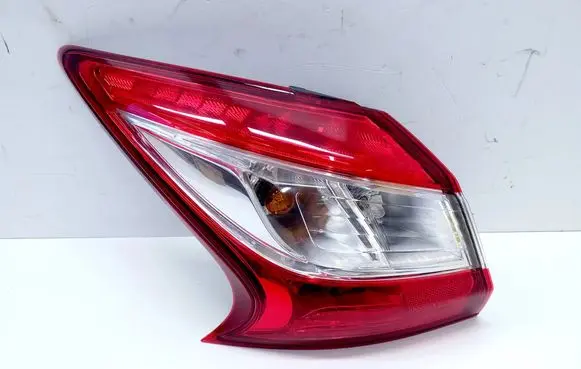 Nissan Pulsar Rear/tail lights 22018066