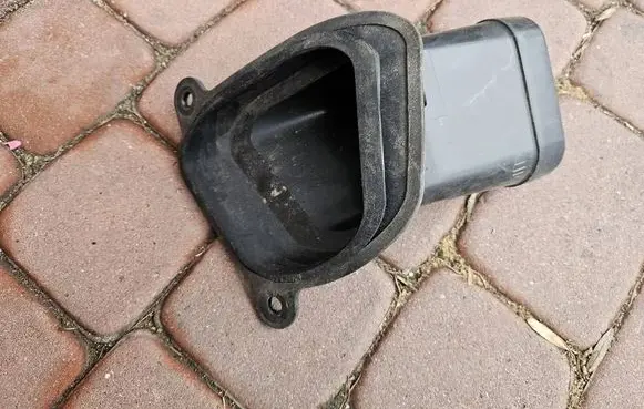 Opel Zafira C Air intake duct part 13346074