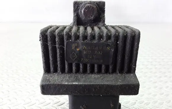 Glow plug pre-heat relay