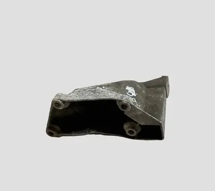 Volkswagen PASSAT B5.5 Engine mounting bracket 8D0199307P
