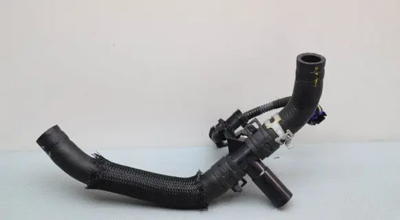 Engine coolant pipe/hose
