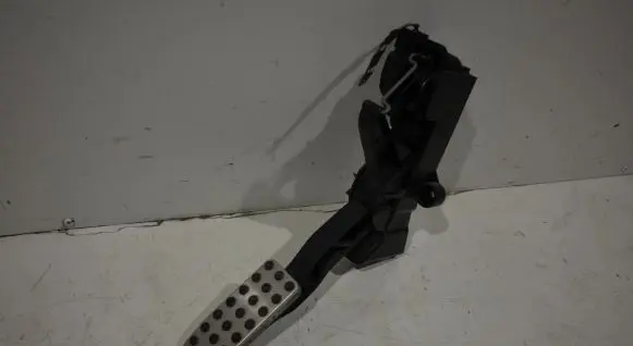 Mercedes-Benz B W245 Accelerator throttle pedal 91736020