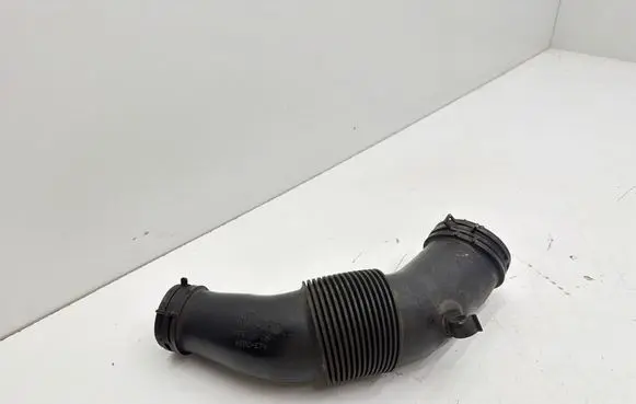 Volkswagen Touareg II Air intake hose/pipe 7P0129627B
