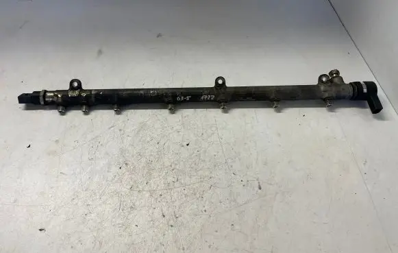 Mercedes-Benz E W211 Fuel main line pipe A6130700195 A6110780449