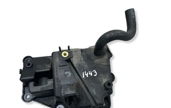 Volkswagen Polo V 6R Oil breather separator 04E103464AA