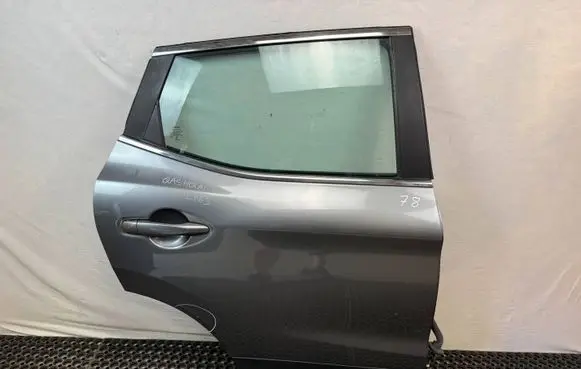 Nissan Qashqai Rear door