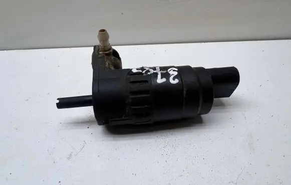 Volkswagen PASSAT B6 Windscreen/windshield washer pump 1T0955651A 015339