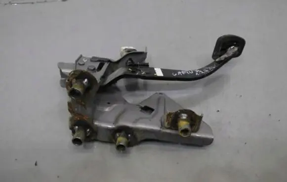 Renault Captur Brake pedal