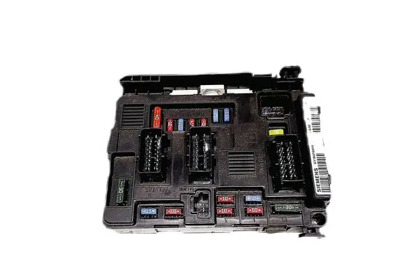 Peugeot 206+ Fuse module 9650618480