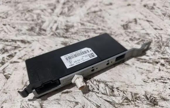 Porsche Cayenne (92A) Aerial antenna amplifier 7P5035225M 28267842 280415