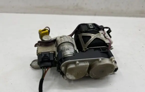 Audi A8 S8 D4 4H Front seatbelt 1060899 3Q3531B 34090806C