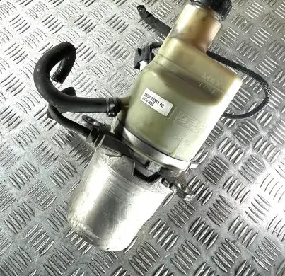 Volvo V50 Power steering pump 30741955