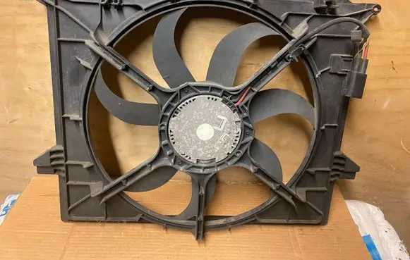 Mercedes-Benz R W251 Electric radiator cooling fan A1645000193