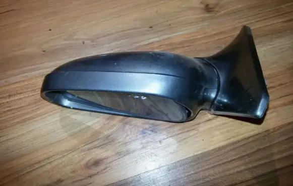 Mazda 626 Front door electric wing mirror E13010519