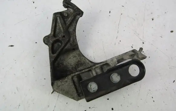 Citroen Xsara Picasso Engine mounting bracket 