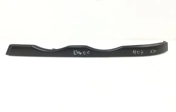 BMW 3 E46 Under headlight/headlamp trim 8208481