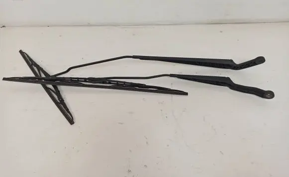 Peugeot 206 Front wiper blade arm