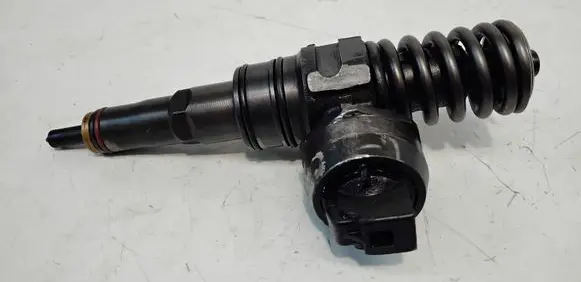 Volkswagen Caddy Fuel injector 038130073AQ 0414720213