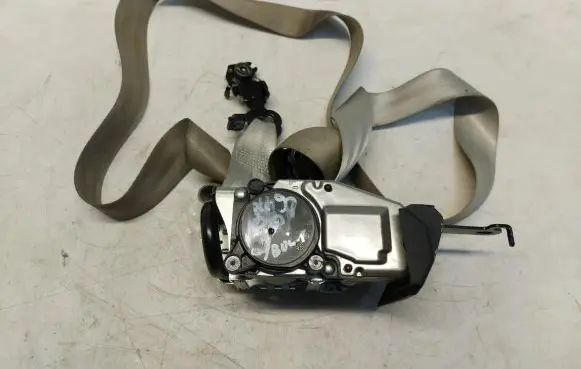Volvo XC90 Front seatbelt 322393340