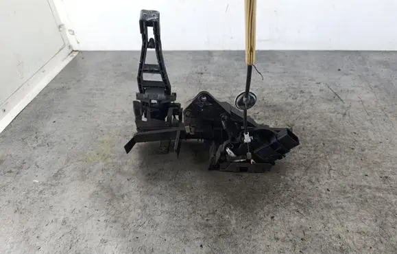 Ford Focus Front door lock 3M5AR21813ET