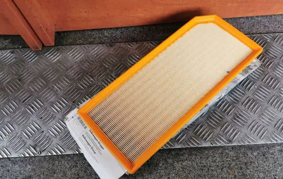 Audi A3 S3 8P Air filter 06F133843A