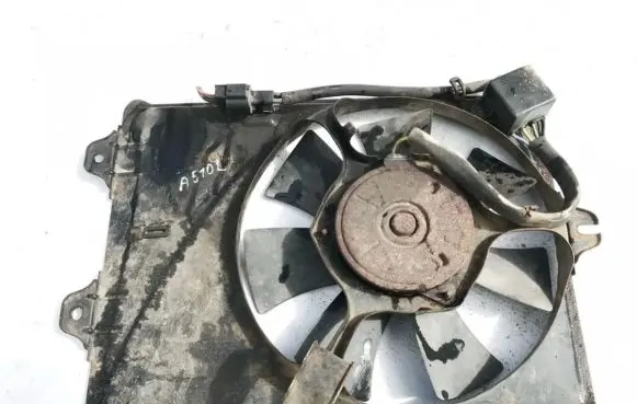 Radiator cooling fan shroud