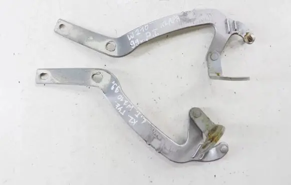 Mercedes-Benz E W210 Tailgate/trunk/boot hinge