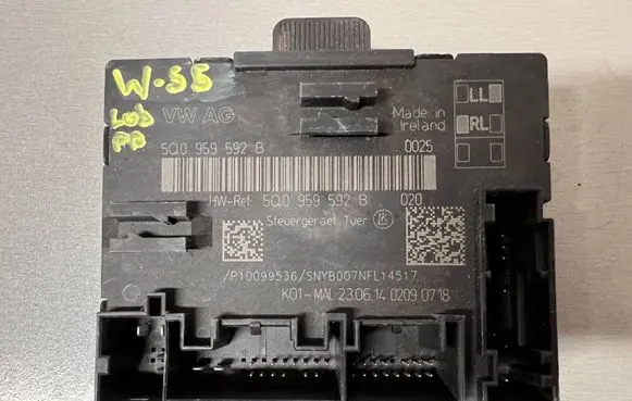 Volkswagen Golf VII Door control unit/module 5Q0959592B
