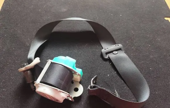 Nissan Note (E11) Rear seatbelt 88845BH05A 045520