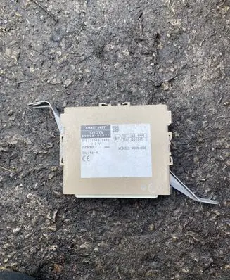 Toyota Avensis T270 Keyless (KESSY) go control unit/module 8999005033