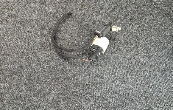 Mercedes-Benz GLC X253 C253 Windscreen/windshield washer pump A2058660100