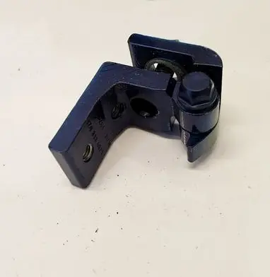 Skoda Octavia Mk2 (1Z) Rear door lower hinge 1Z0833402B