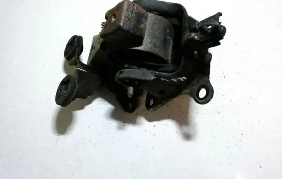 Nissan X-Trail T30 Engine mount bracket
