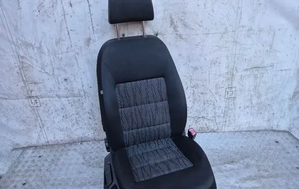 Skoda Octavia Mk2 (1Z) Front passenger seat 1K4881106PC