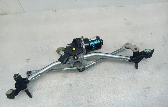 Opel Mokka X Front wiper linkage and motor 9824784980