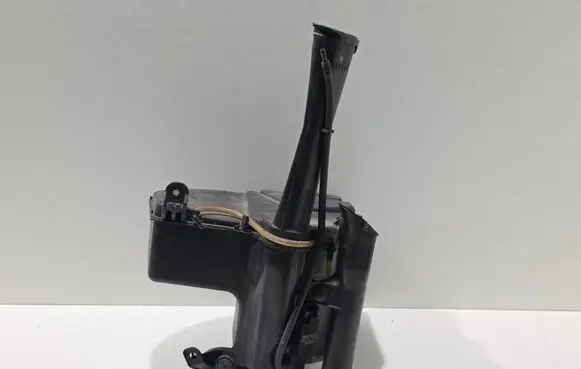 Lexus IS 200-300 Windshield washer fluid reservoir/tank 060851036