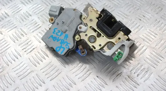 Subaru Impreza II Front door lock