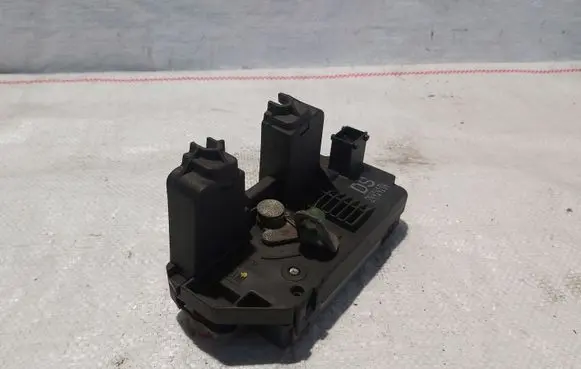 Opel Zafira A Rear door lock 24414134