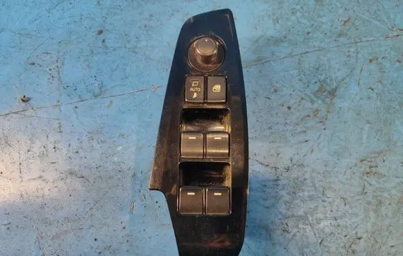 Mazda 3 III Electric window control switch BPN866350