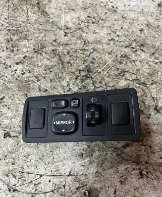 Toyota Avensis T250 Wing mirror switch 183575